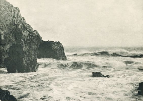 Brandung am Felsenriff