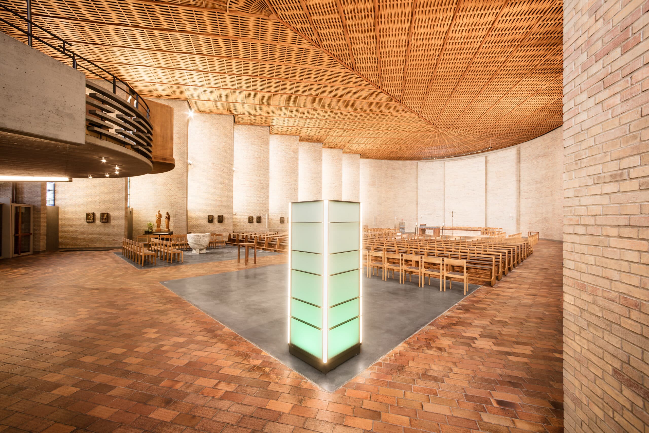 Mitarbeiter der Entwlickling in Aktion, fotografiert im Arbeitsumfeld vor Ort. Fotografie für Unternehmen, aus Karlsruhe