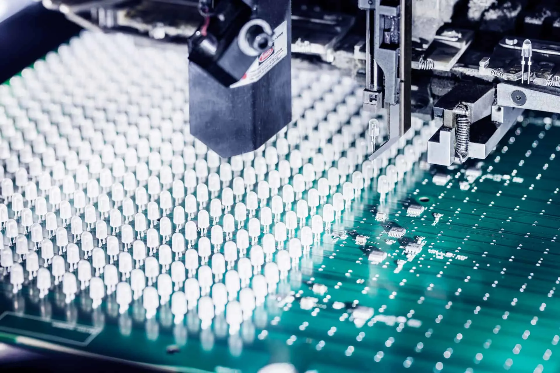 Mitarbeiter der Entwlickling in Aktion, fotografiert im Arbeitsumfeld vor Ort. Fotografie für Unternehmen, aus Karlsruhe