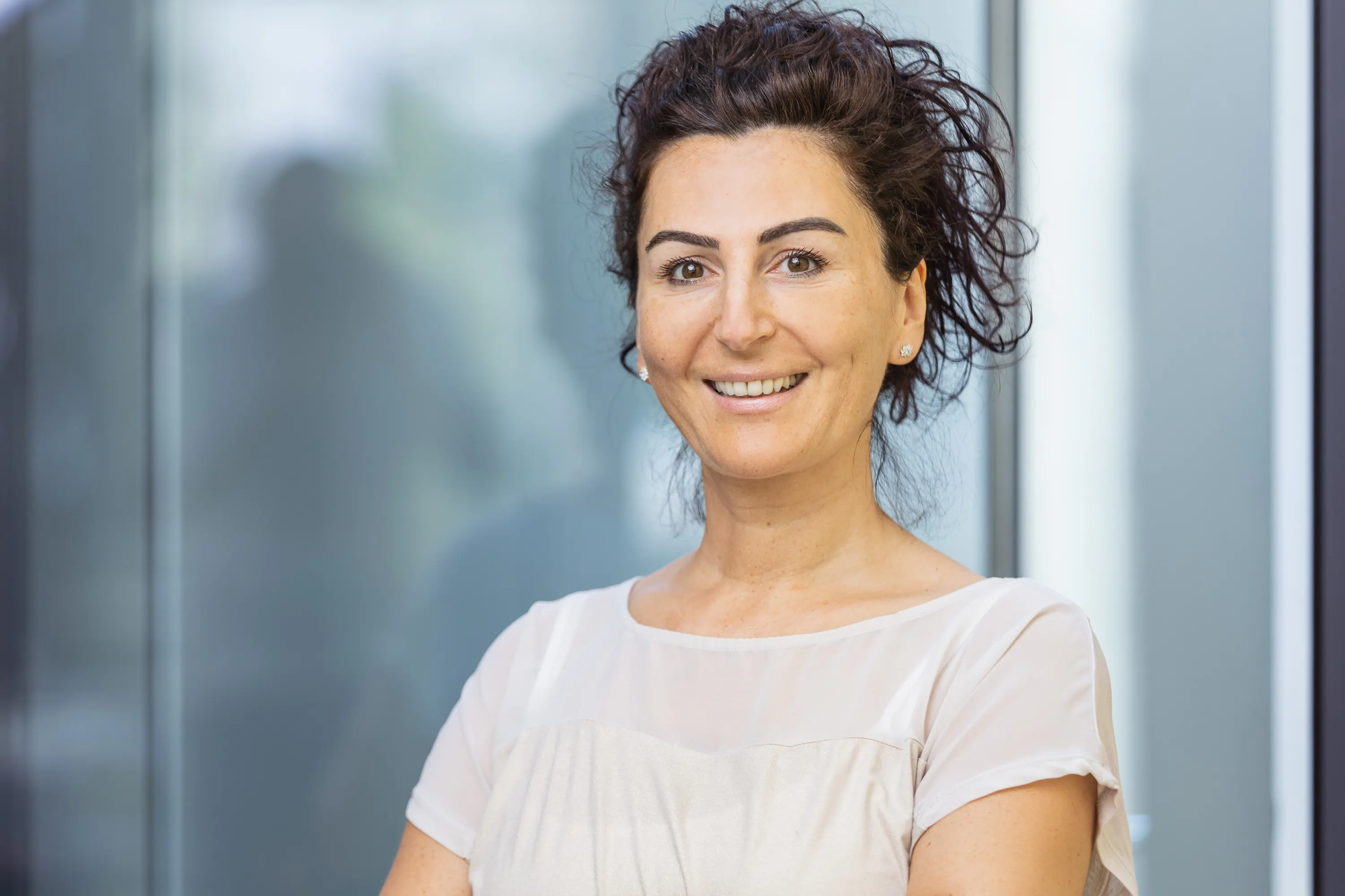 Mitarbeiter der Entwlickling in Aktion, fotografiert im Arbeitsumfeld vor Ort. Fotografie für Unternehmen, aus Karlsruhe