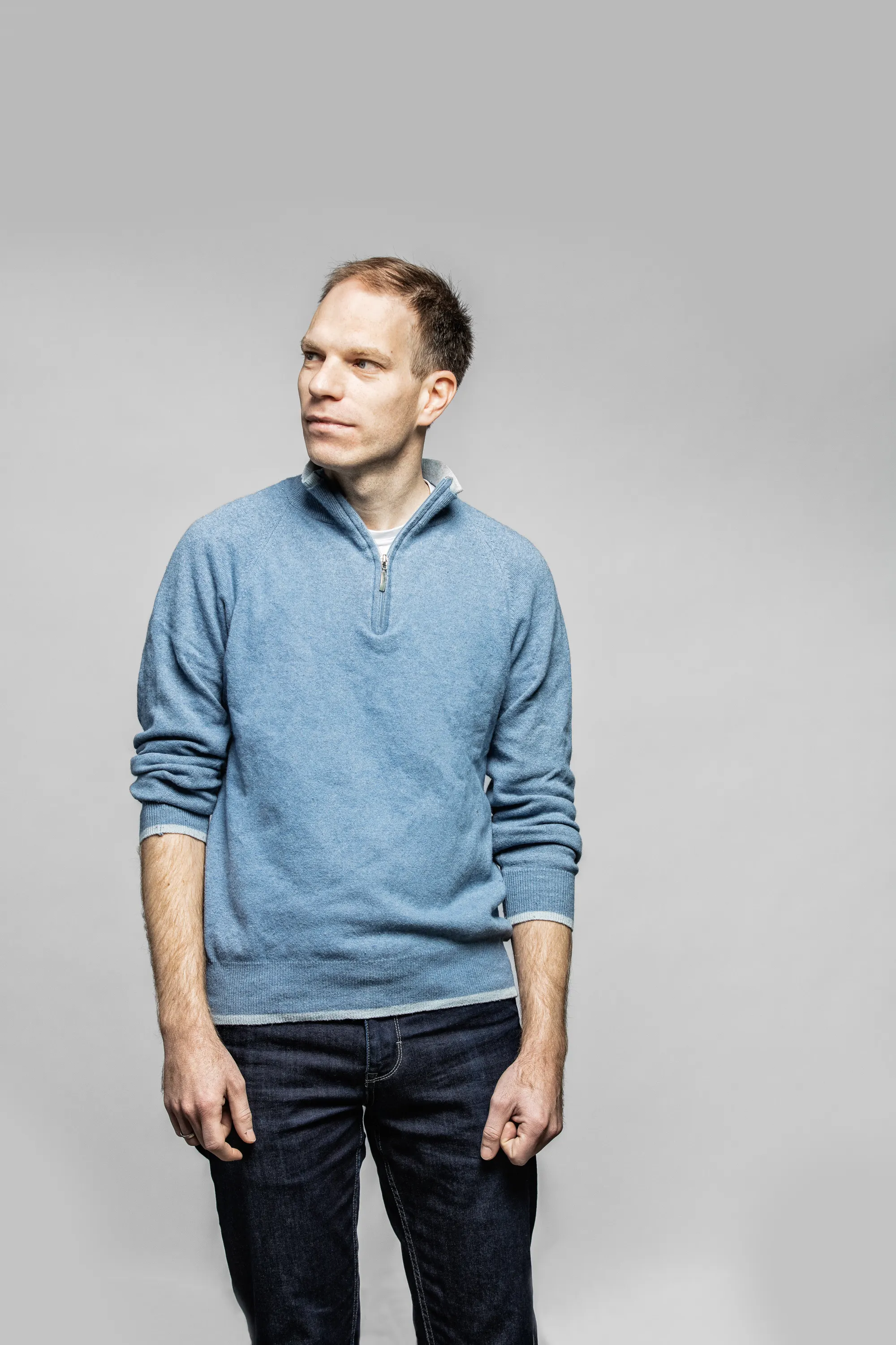 Mitarbeiter der Entwlickling in Aktion, fotografiert im Arbeitsumfeld vor Ort. Fotografie für Unternehmen, aus Karlsruhe