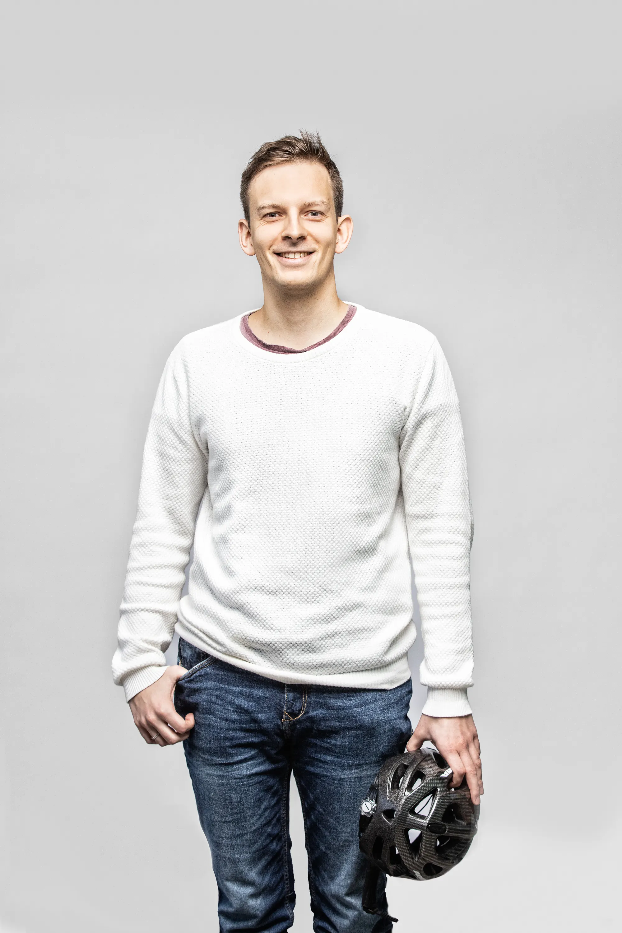 Mitarbeiter der Entwlickling in Aktion, fotografiert im Arbeitsumfeld vor Ort. Fotografie für Unternehmen, aus Karlsruhe