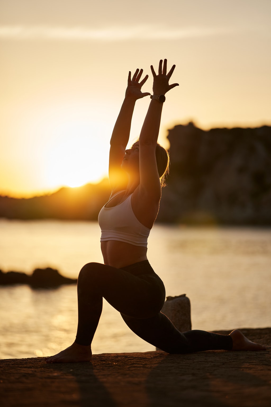 A foto of @alexandrajacobyoga doing a Low Lunge yoga pose at sunrise