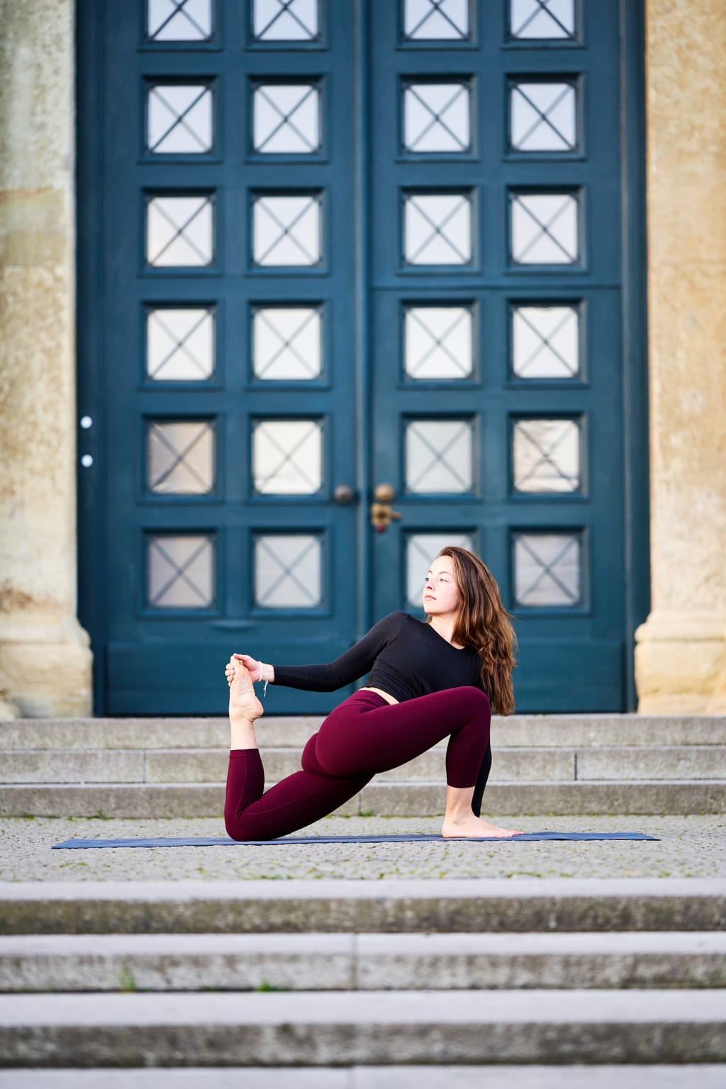 A Foto of Mirjam in a Low Lunge yoga pose