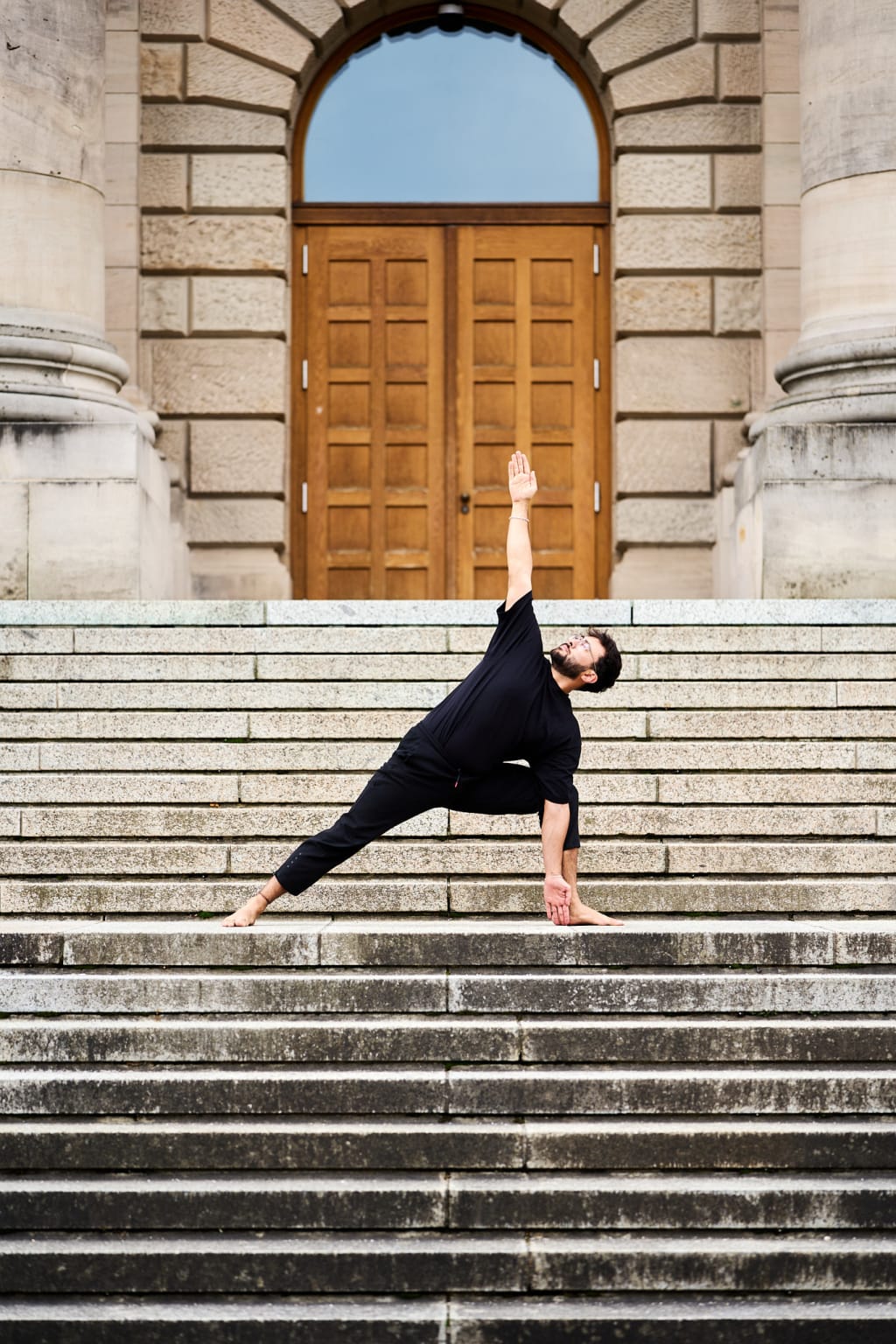 A Foto of @yogabynoah in an Extended Side Angle yoga pose