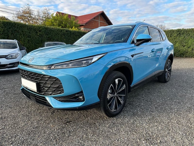 MG HS 2025