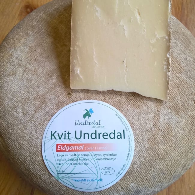 Kvit Undredal - eldgamal 12+ mnd 3kg, Undredal Stølsysteri