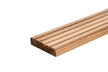 32mm x 125 decking angle grooved smooth