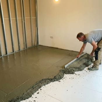 polystyrene insulation in a screed floor