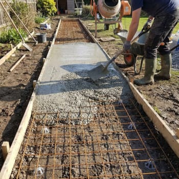steel reinforcement mesh sheet in a shed base