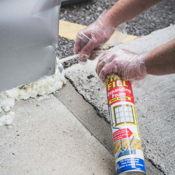 using everbuild fix & fill expanding foam on a wall