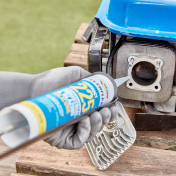 everbuild glazing silicone in hand