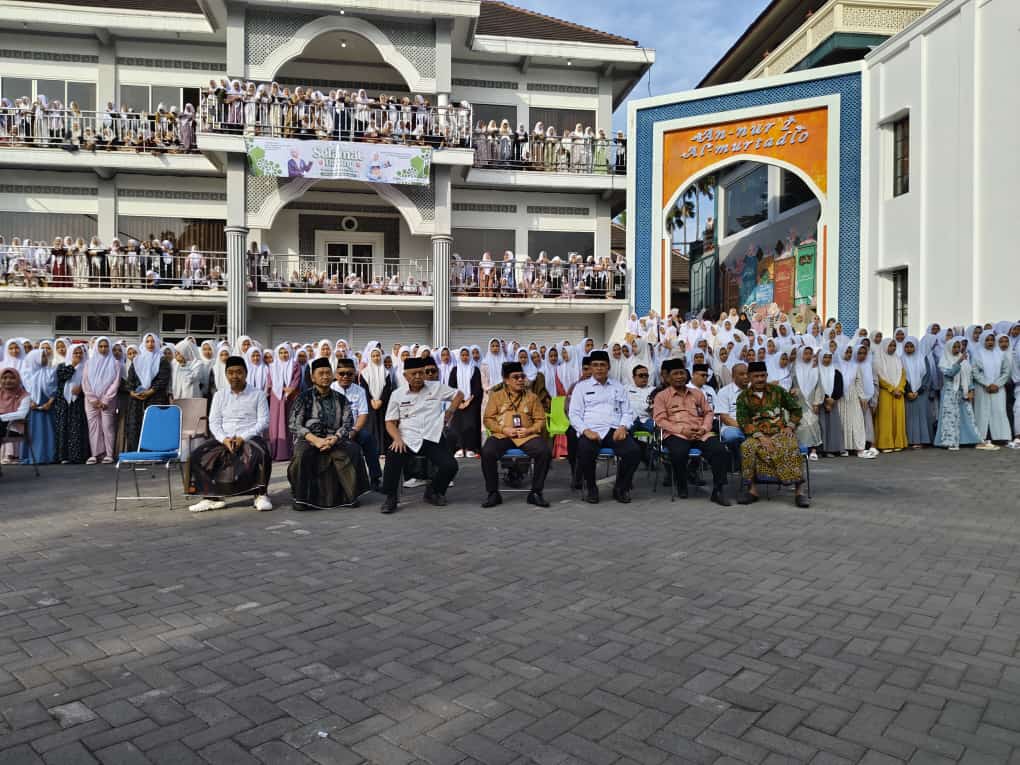 MENGHADIRI PEKAN OLAHRAGA DAN SENI ANTAR DINIYAH