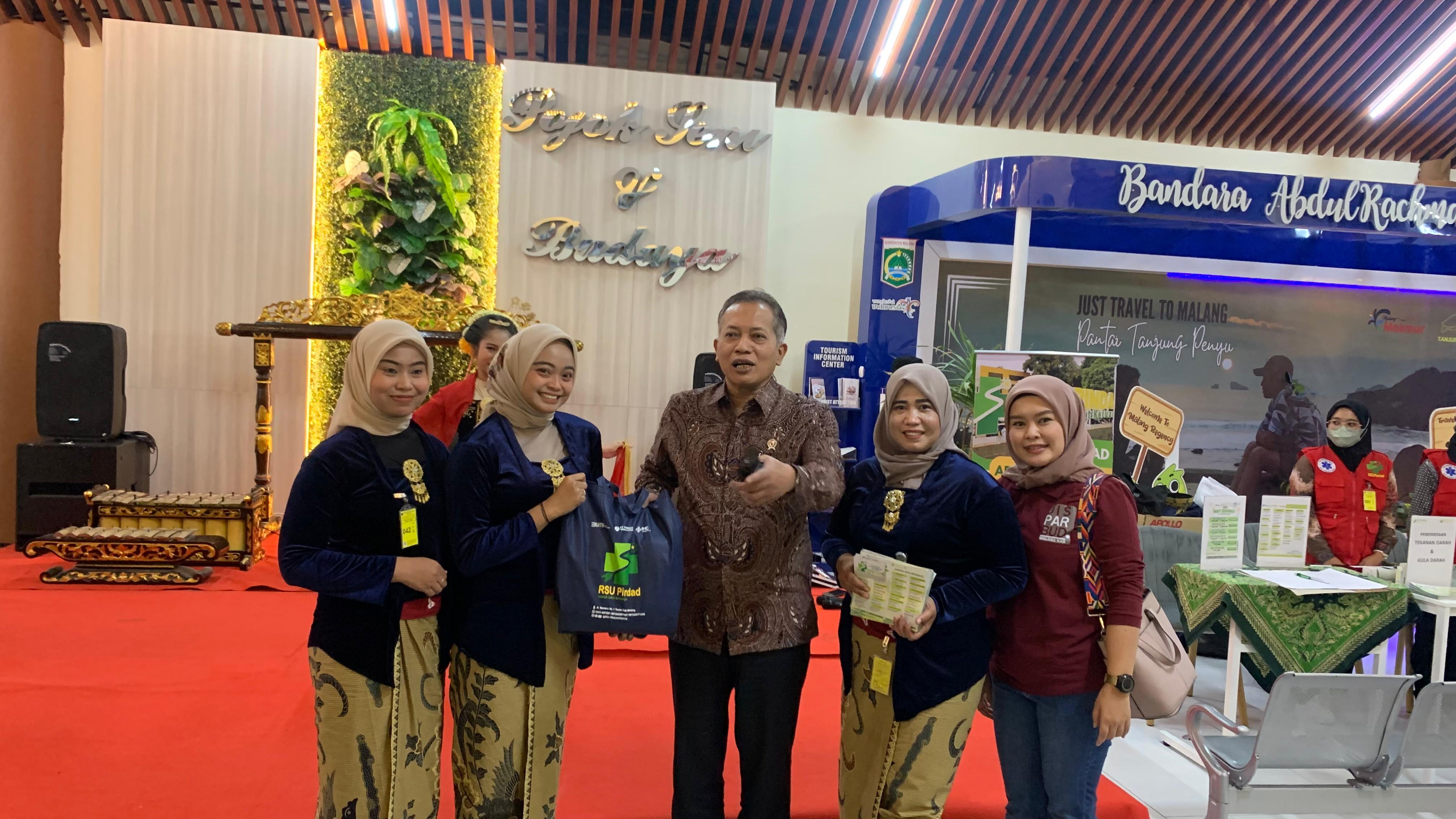 Pojok seni dan Budaya Bandara Abdul Rahman Saleh Malang