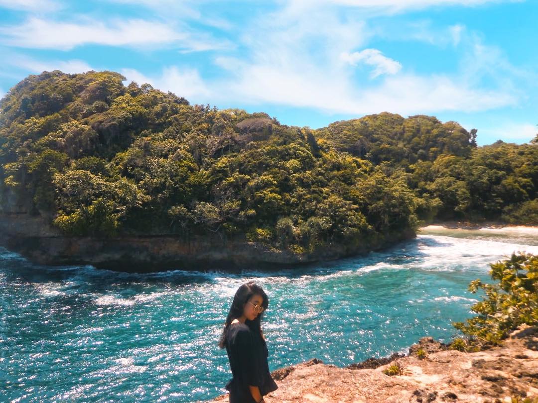 Pantai Mbehi | matic.malangkab.go.id