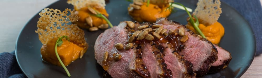 Bilde av en hovedrett med andebryst.