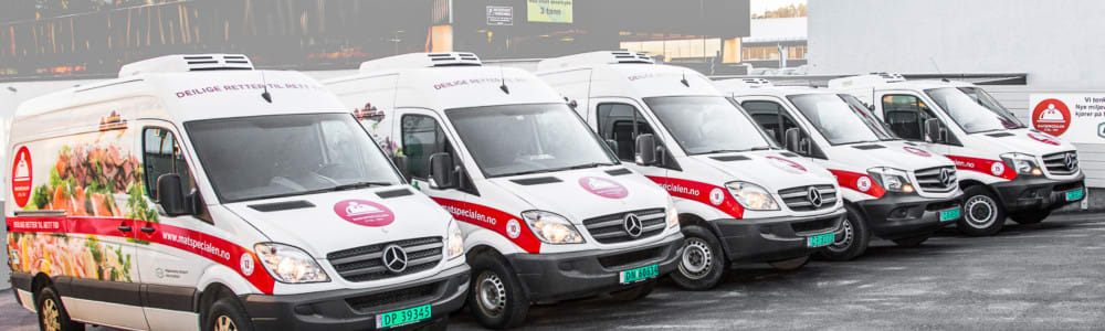 Bilde av en flåte med Matspecialen biler.