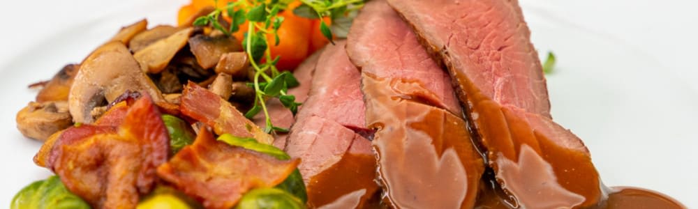 Nærbilde av en julemiddag.