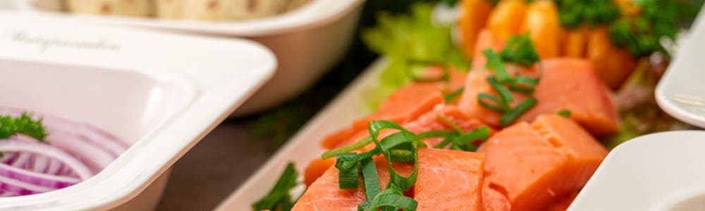 Nærbilde av et fat med rakfisk.