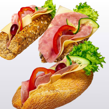 Baguette med ost og skinke