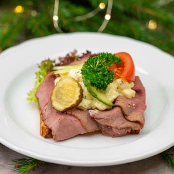 Julesmørbrød med roastbiff