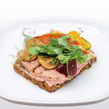 Dansk smørbrød med leverpostei