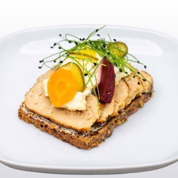 Dansk smørbrød med frikadelle