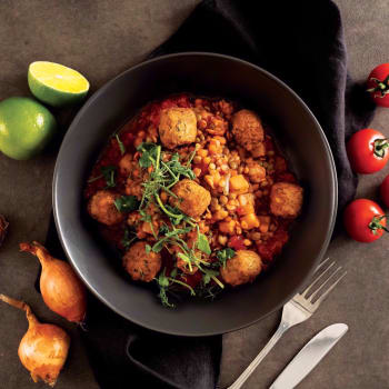 Linsegryte med tomatsaus og falafel