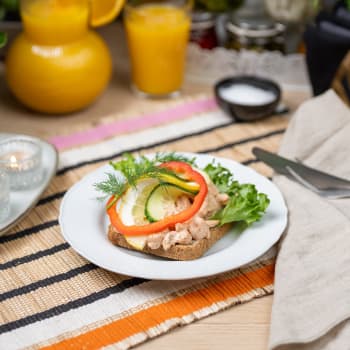 Smørbrød med skagenrøre