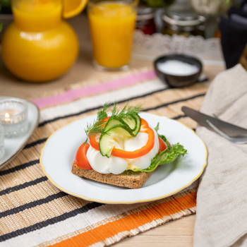 Smørbrød med egg og tomat