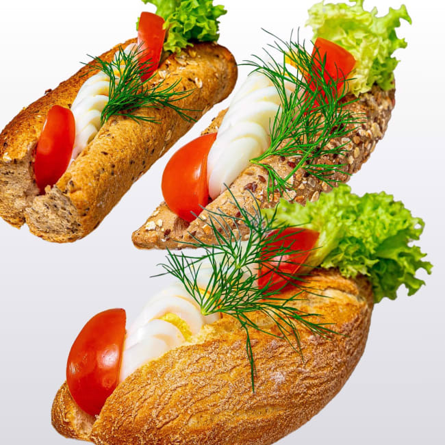 Baguette med egg og tomat