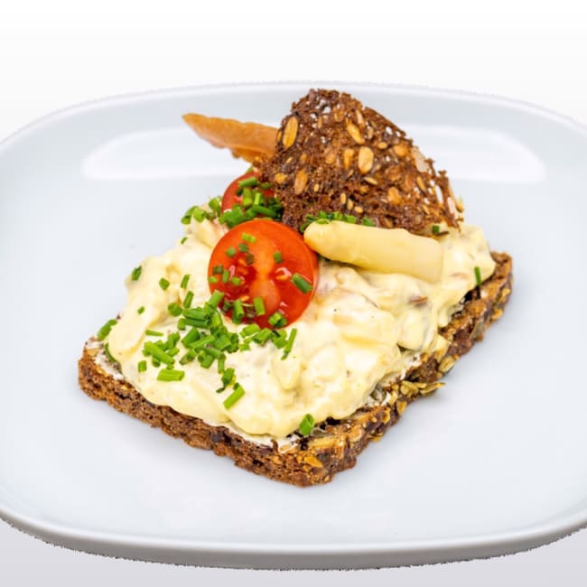 Dansk smørbrød med hønsesalat