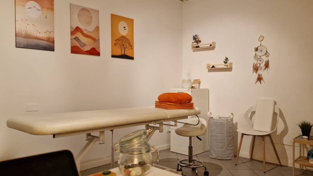 Studio Cielo Terra - Dettaglio decorativo sala con orologio vintage