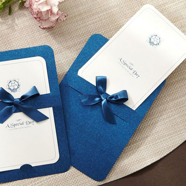 Mẫu thiệp cưới dập nổi thắt nơ