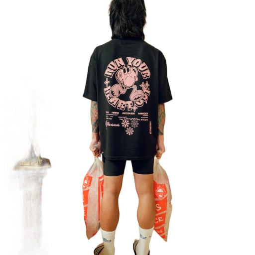 \\_UN-Essential Tee "Heart" [black/pink] by unsanctioned running