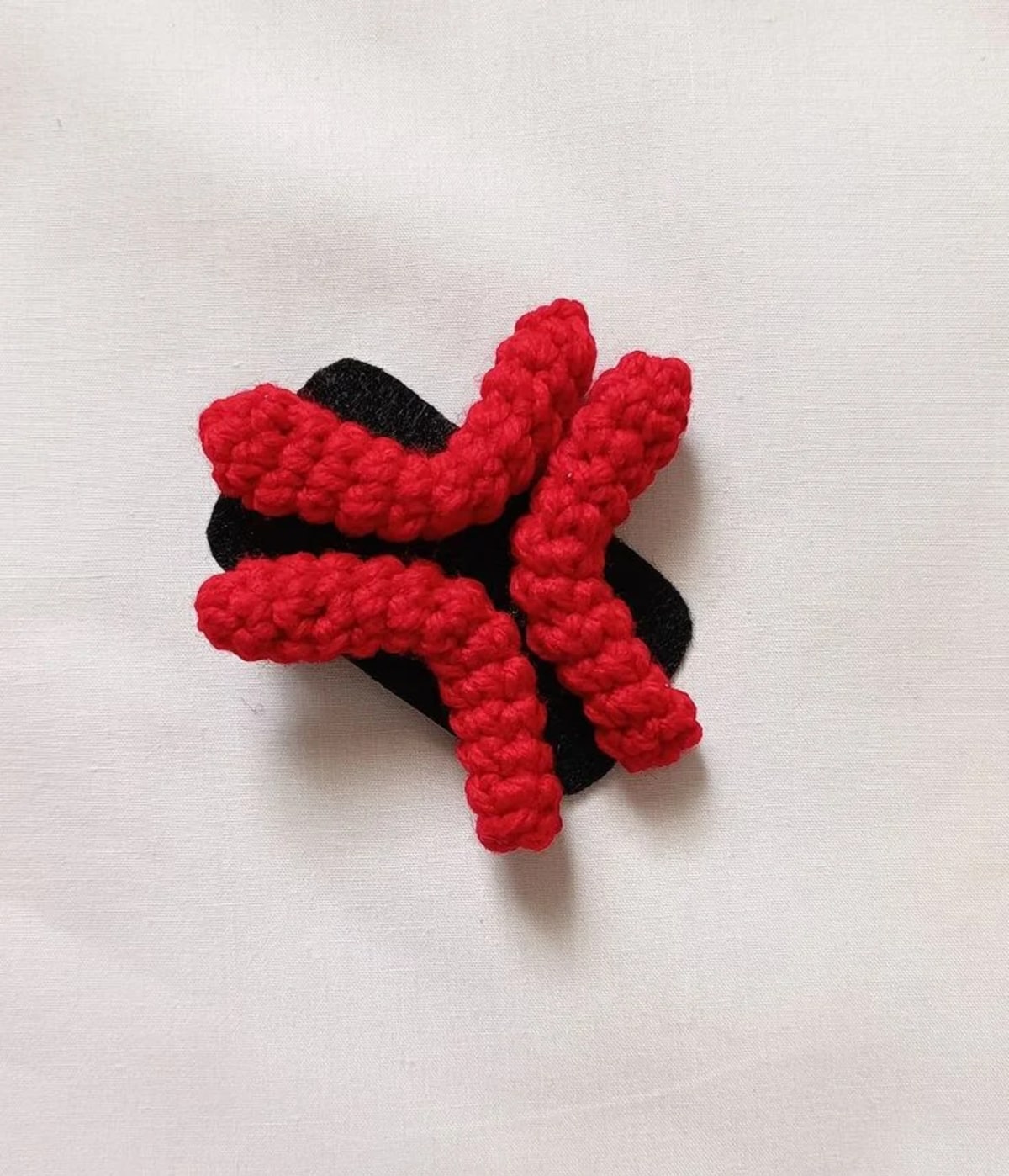 Angry hair clip  — image 1