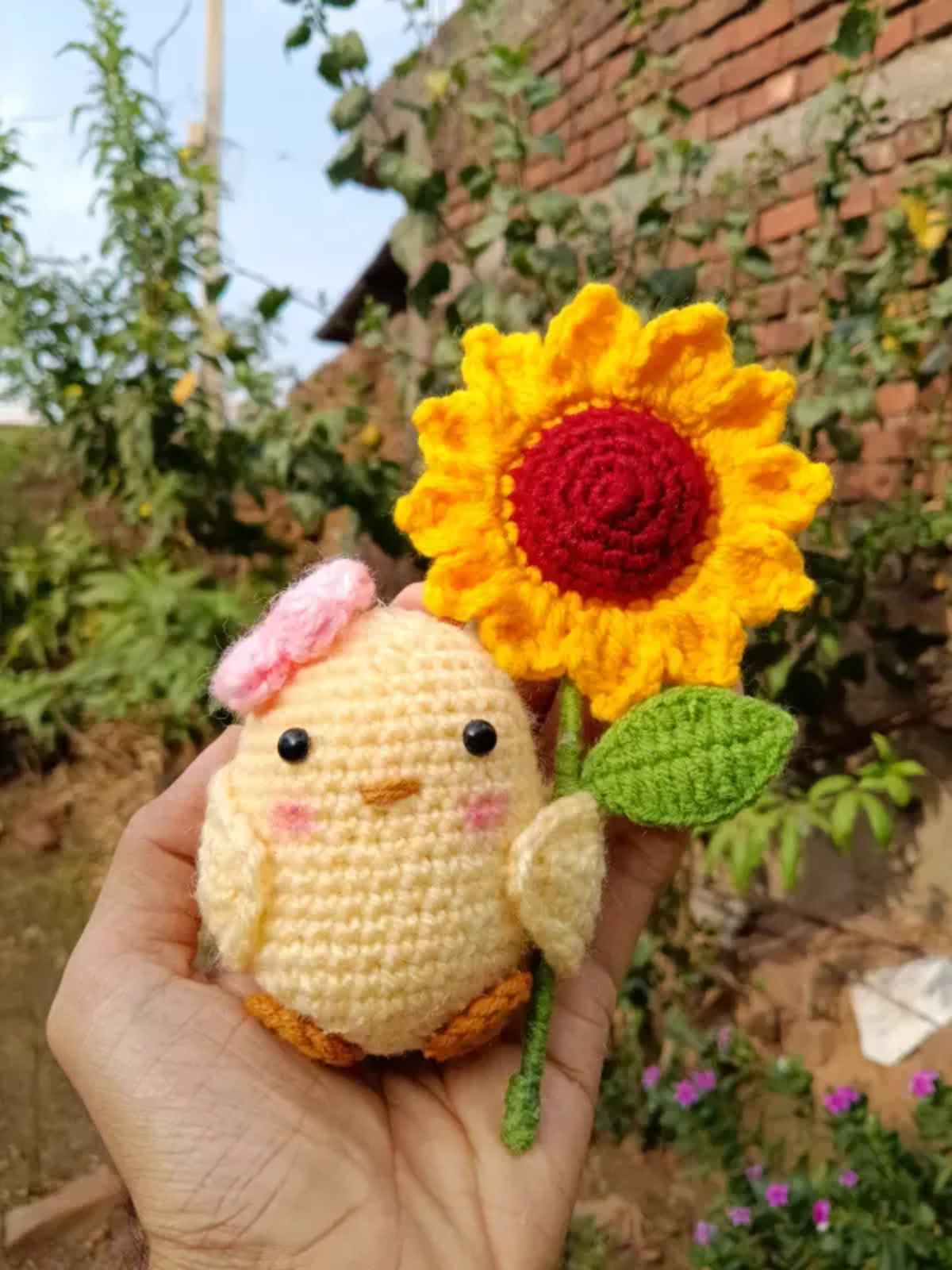 Chick with sunflower  — image 2