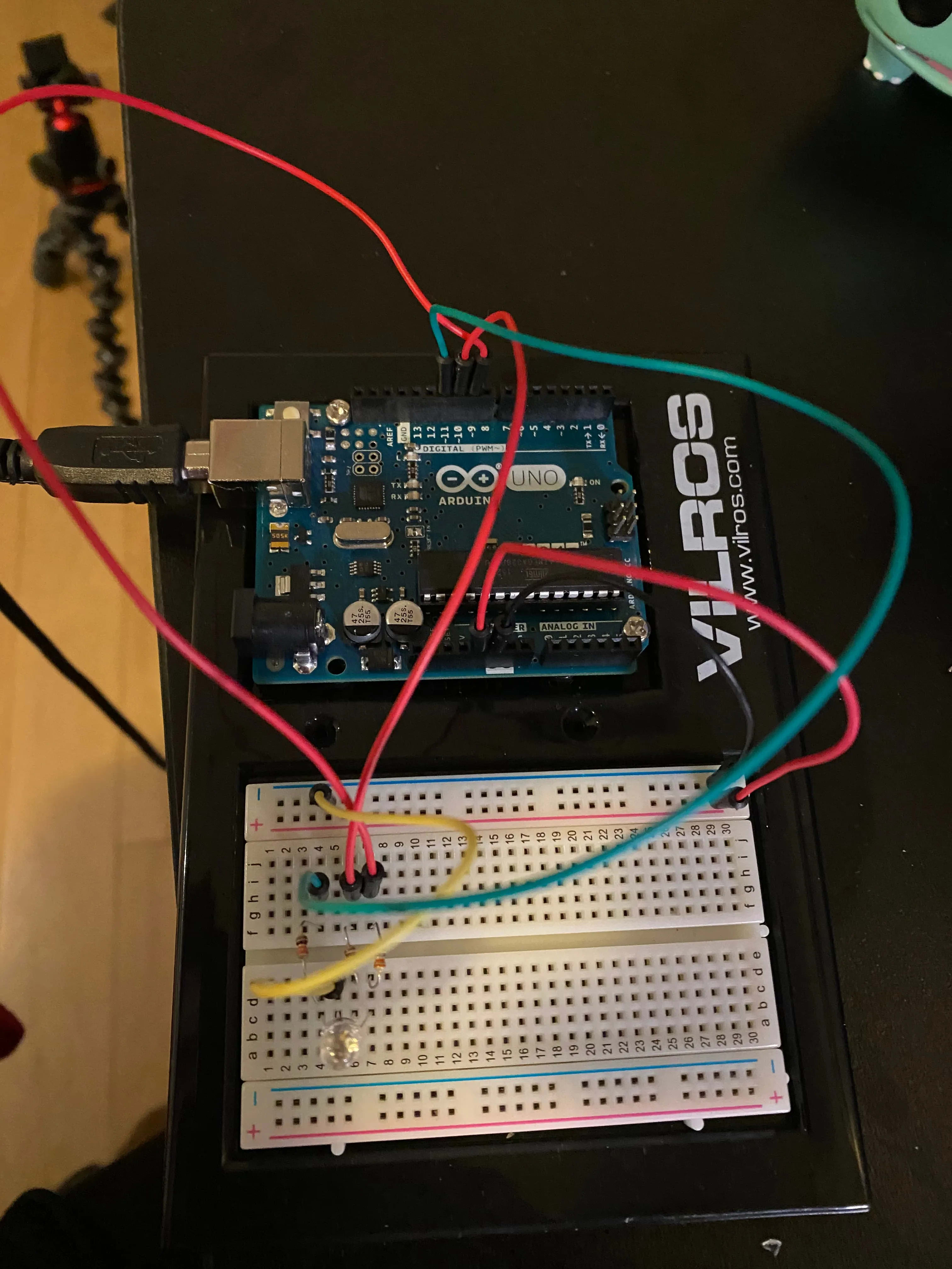 Arduino Uno with all the wires and resisters properly connected with the RGB LED not turned on