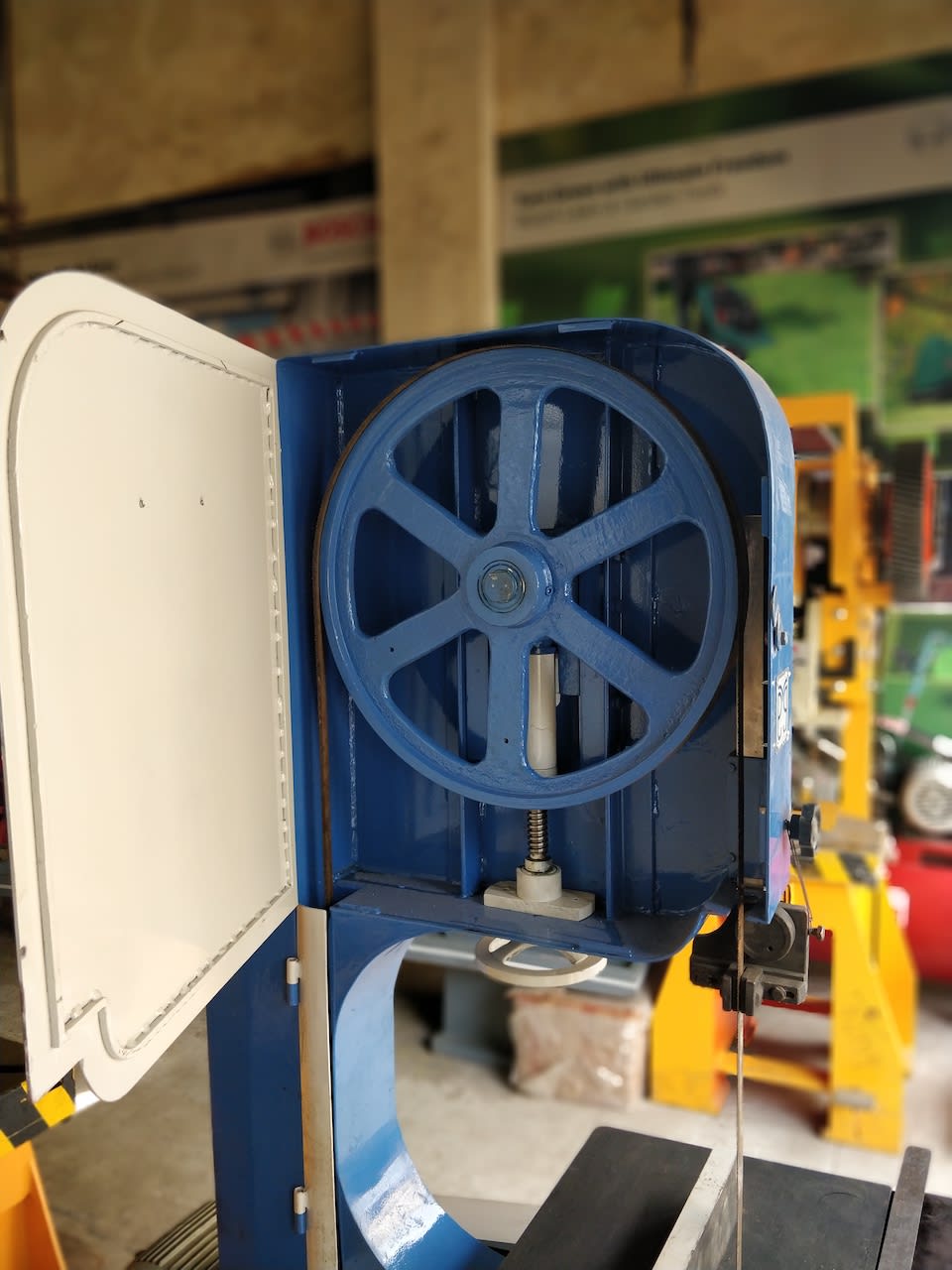 PRG Brand - High Precision Vertical Bandsaw Machine - Steel Body - Image 10