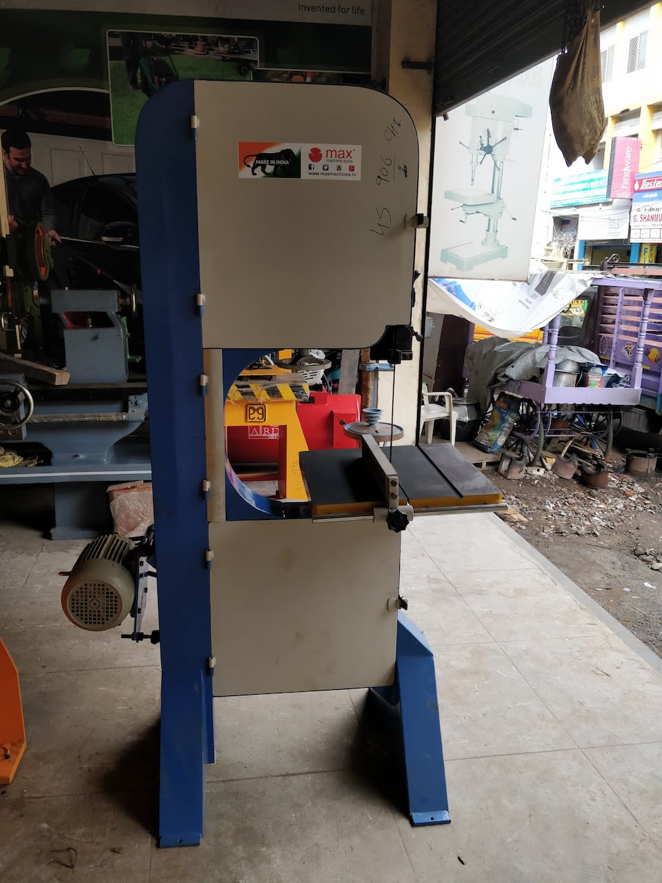 PRG Brand - High Precision Vertical Bandsaw Machine - Steel Body - Image 11