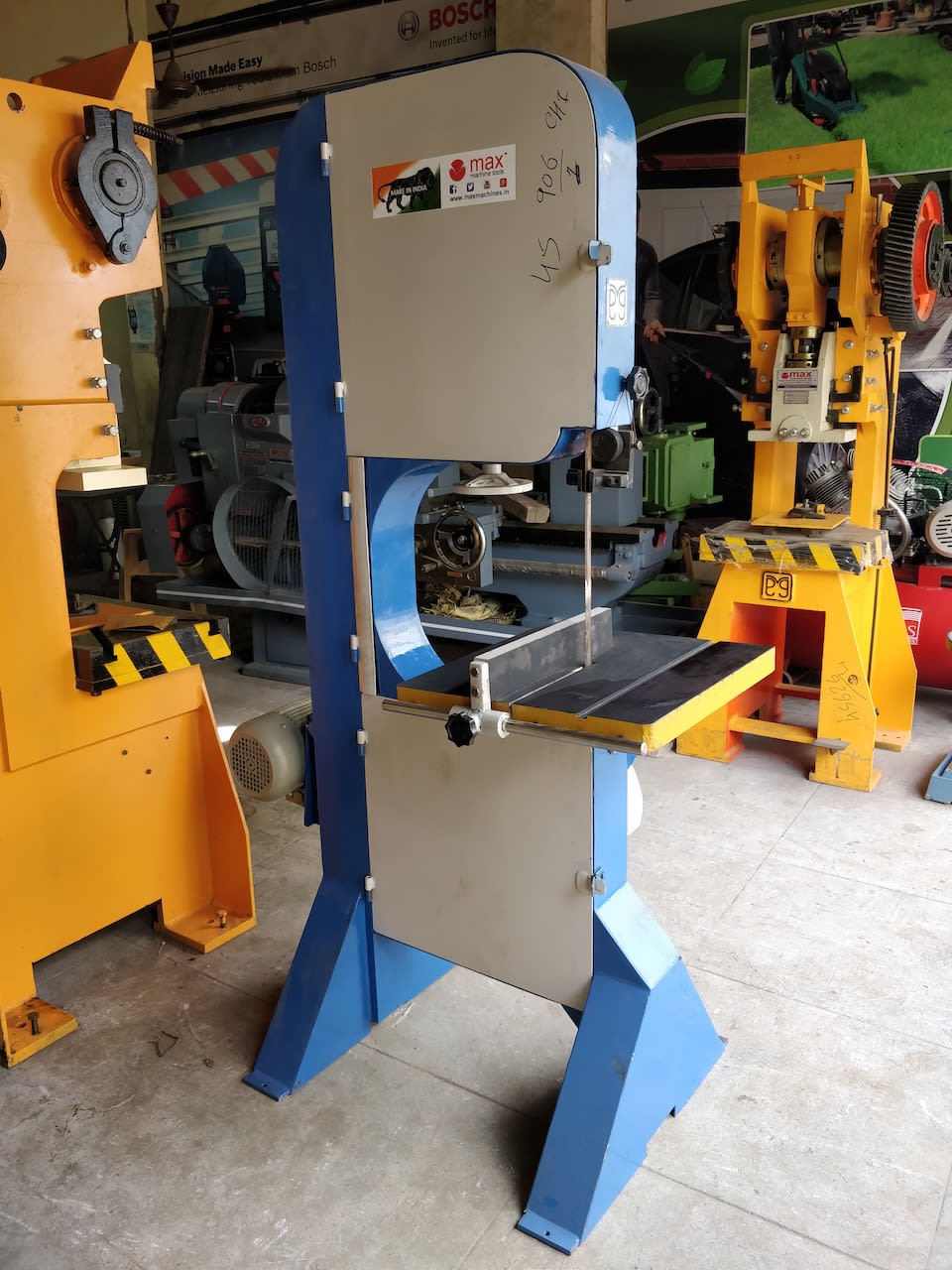 PRG Brand - High Precision Vertical Bandsaw Machine - Steel Body - Image 13