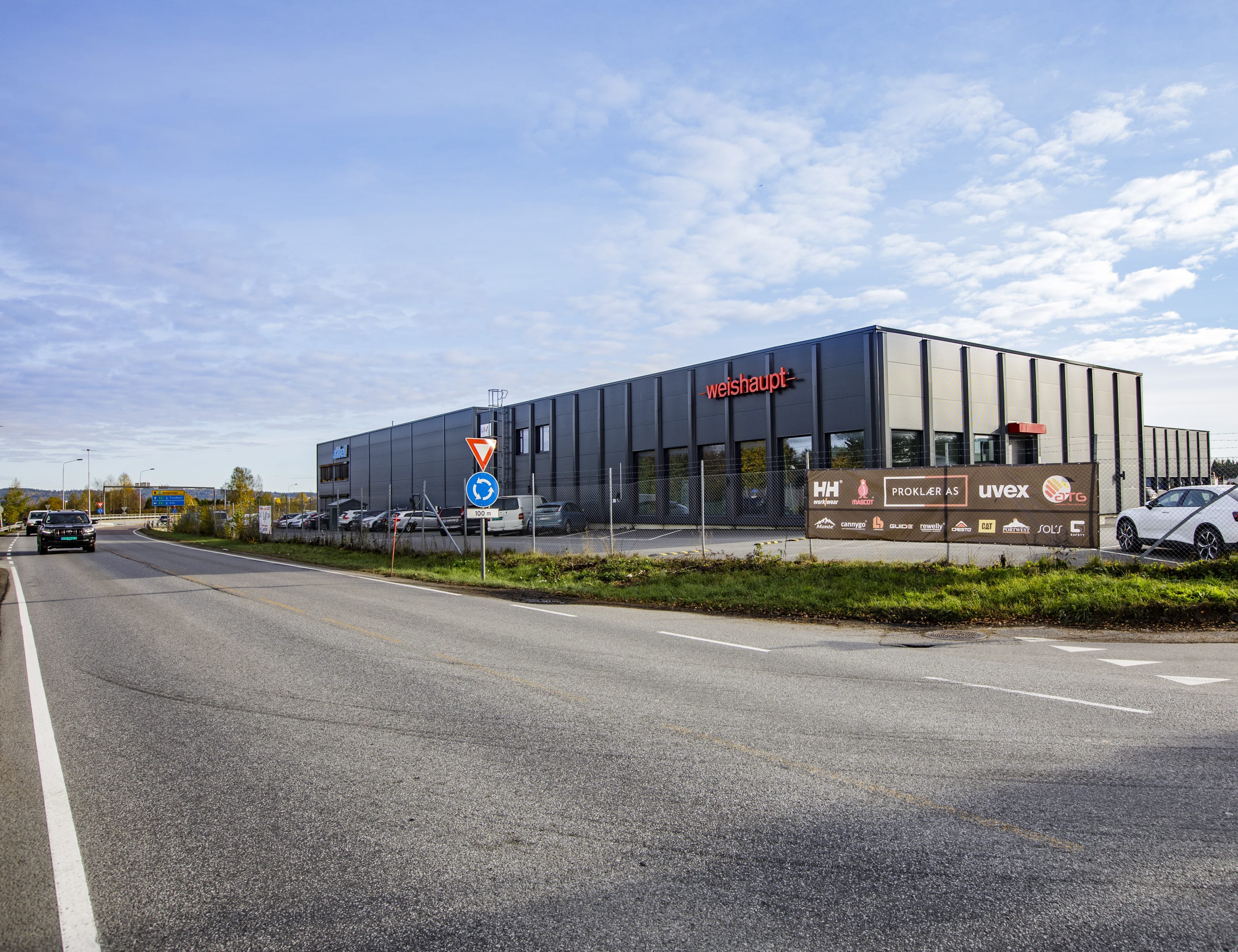 Fasade næringsbygg Prestmoen 31 sett fra gate