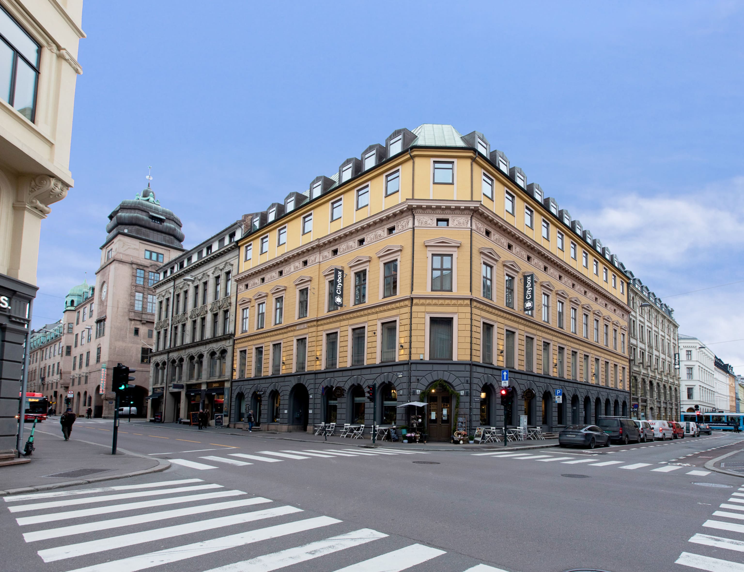 Kvadraturen, fasadebygg hjørnet på forsiden