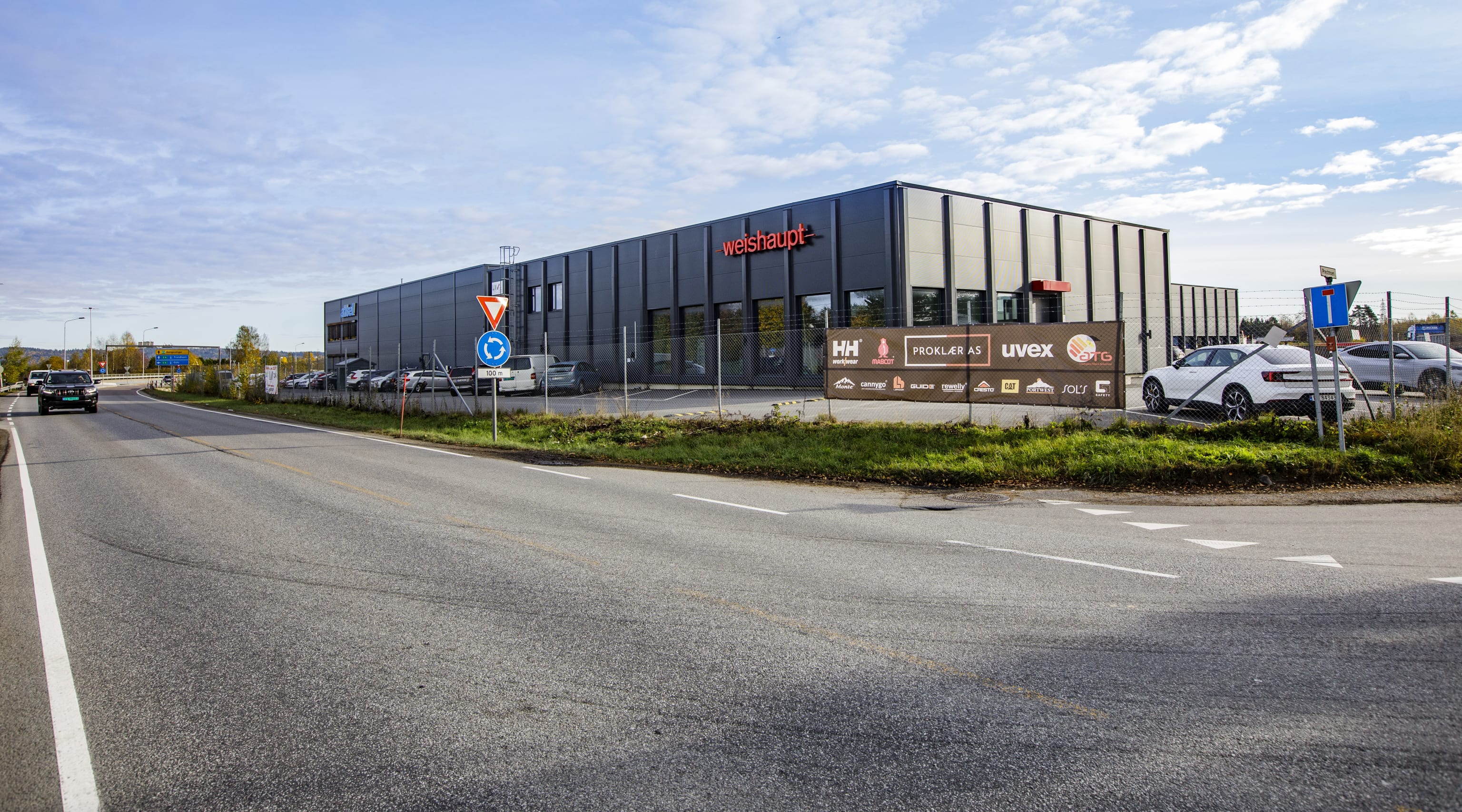 Fasade næringsbygg Prestmoen 31 sett fra gate