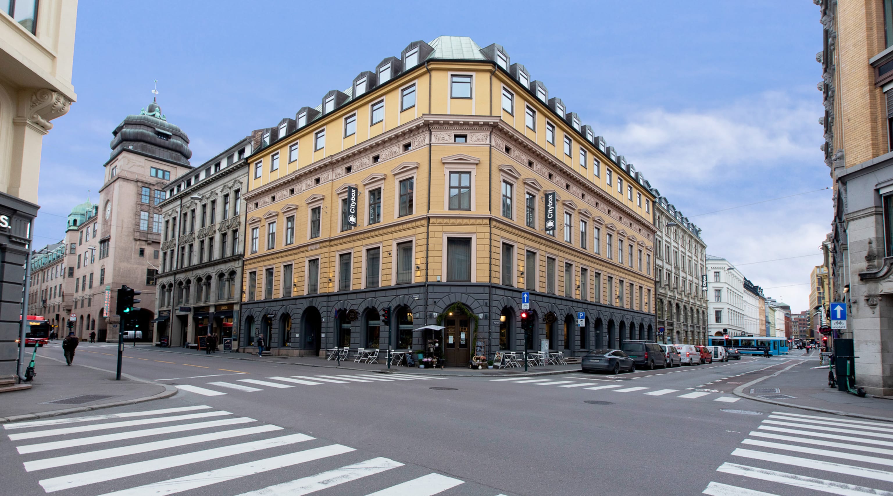 Kvadraturen, fasadebygg hjørnet på forsiden