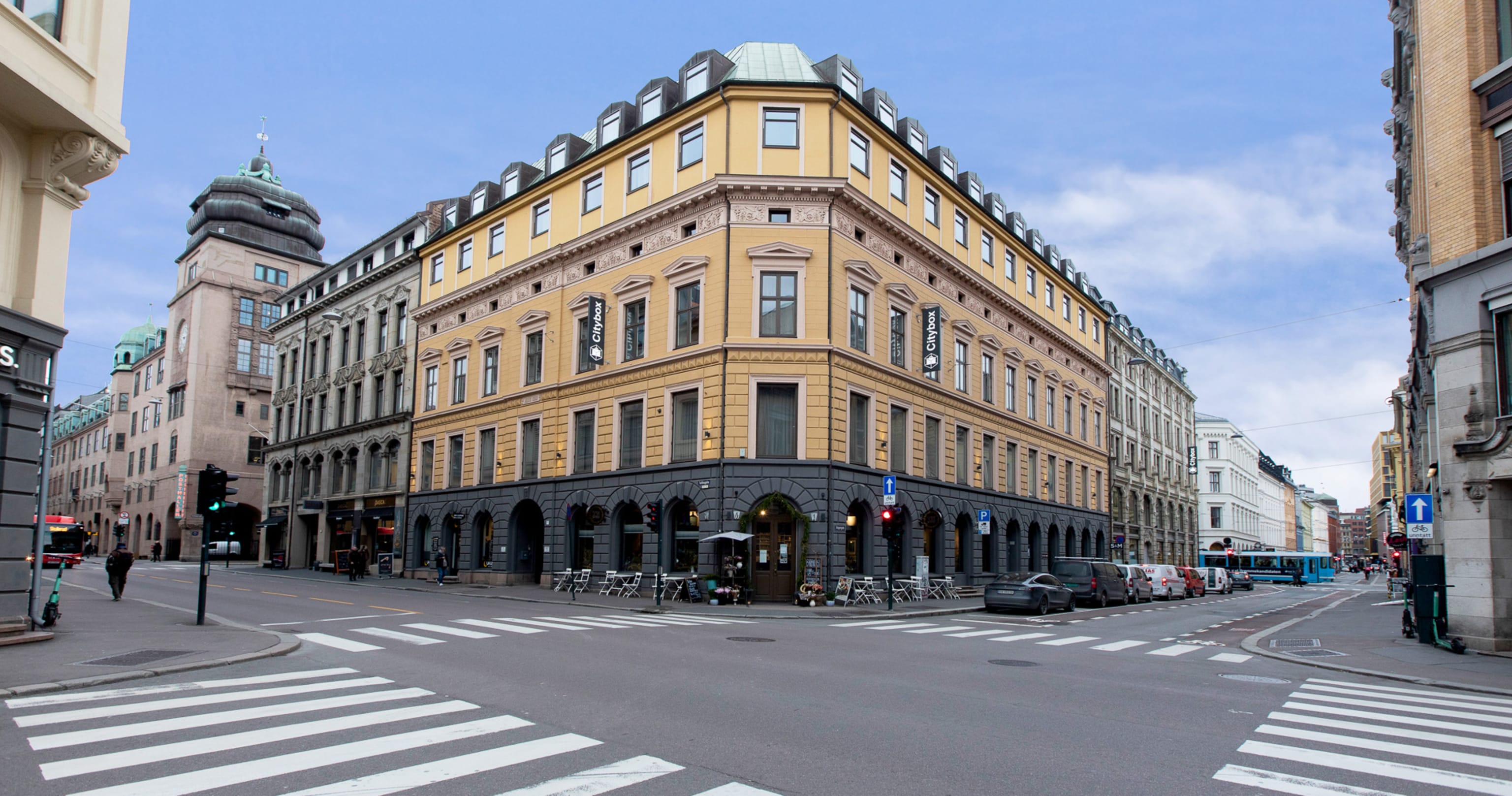 Kvadraturen, fasadebygg hjørnet på forsiden