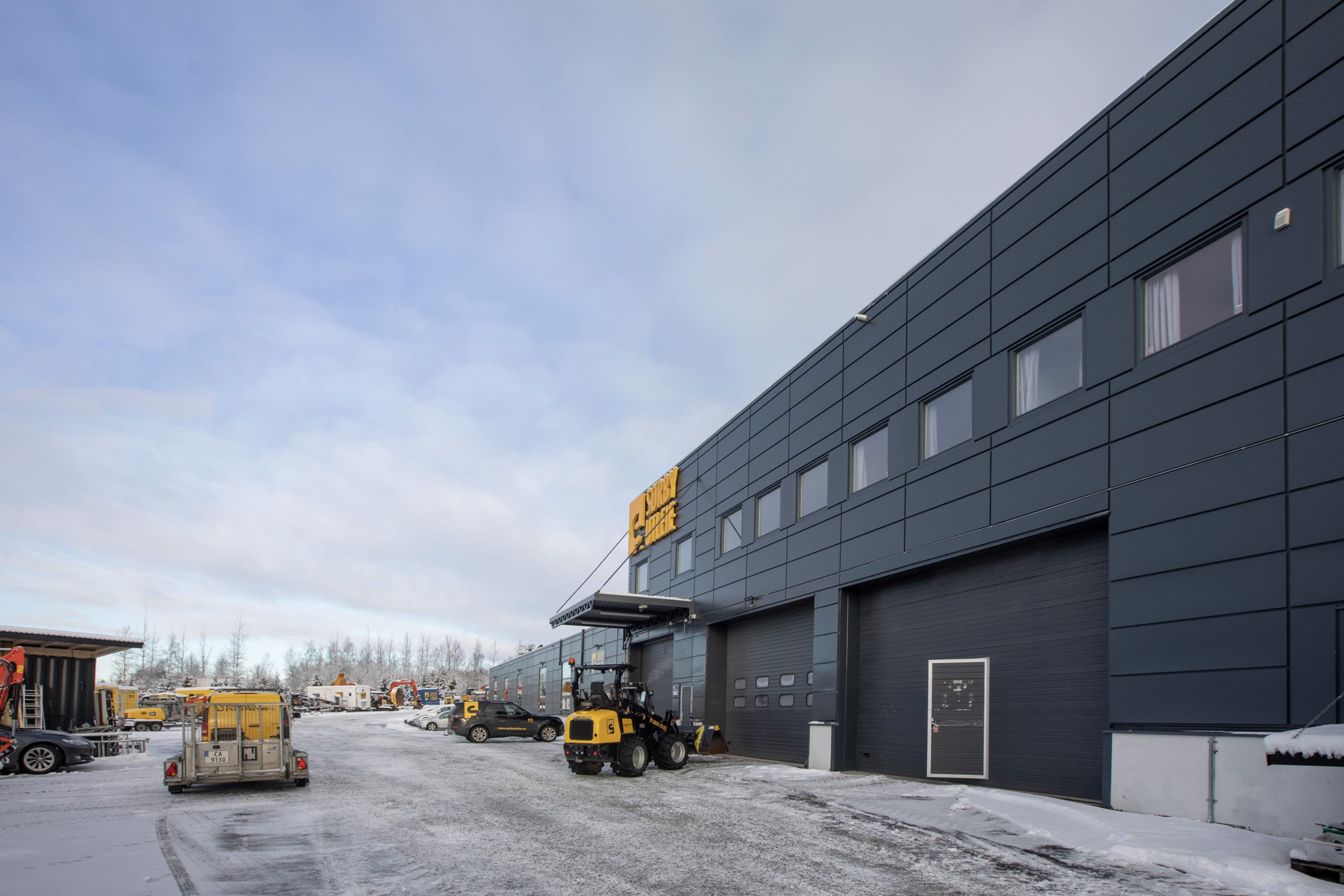 Vestby Næringspark fasade sett fra baksiden med varemottak