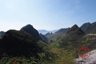 幾重に連なる山々