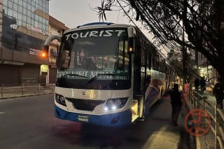 Open Visit Nepal Tourのバス