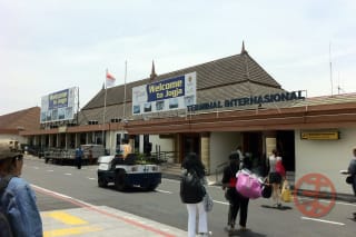 アジスチプト国際空港